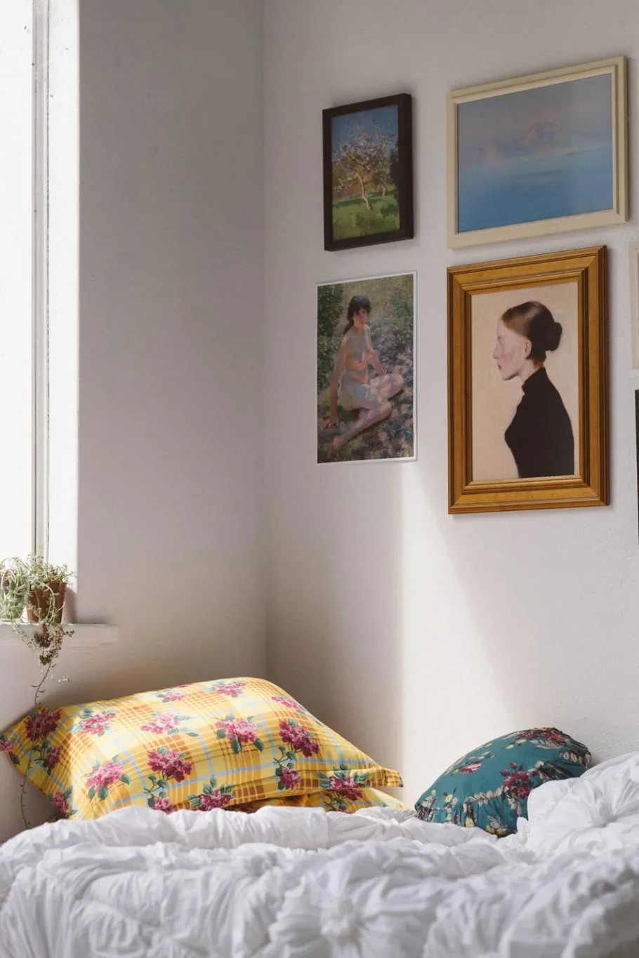 Women Lazybones Art Print Set - Lys