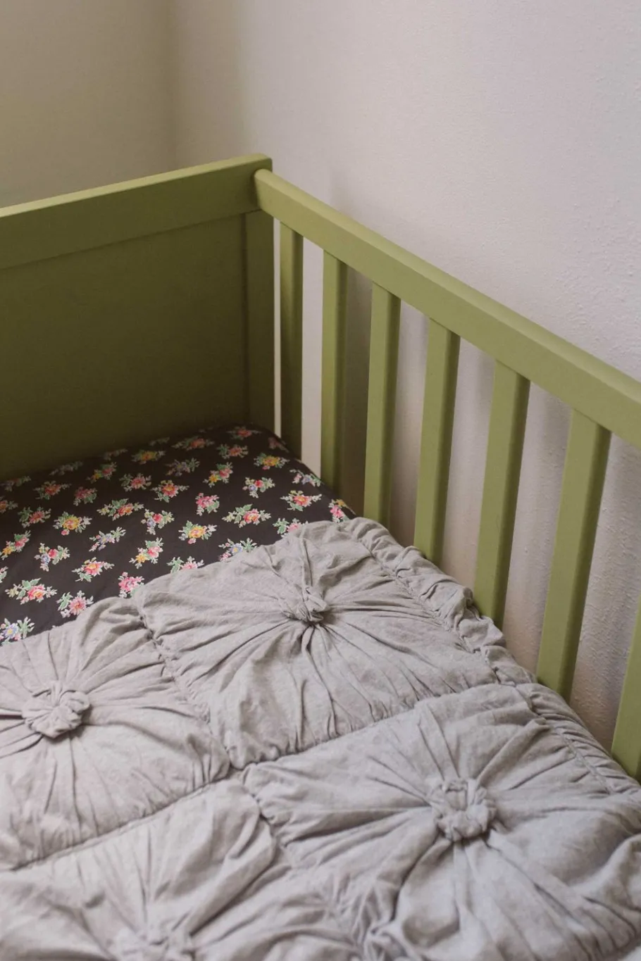 Women Lazybones Cot Quilt Rosette Grey Marle *Organic Cotton