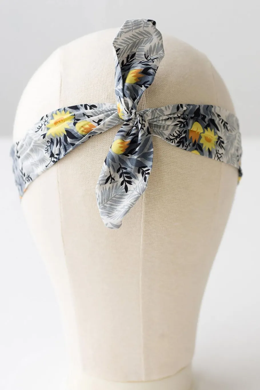 Women Lazybones Hair Wrap In Jessamine