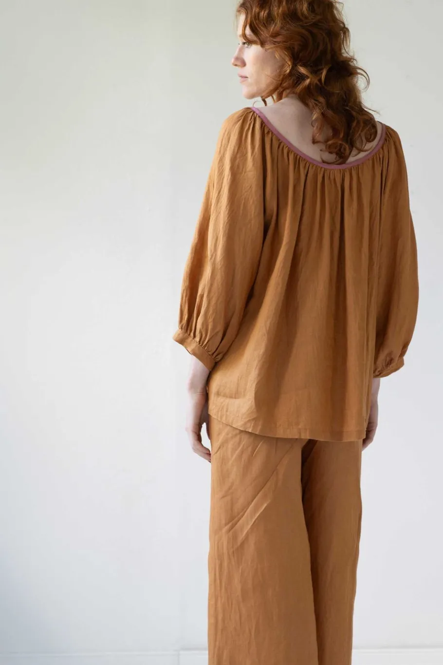 Women Lazybones Hetti Linen Top Caramel