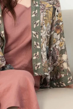 Women Lazybones Love Grows Wild Crop Kimono